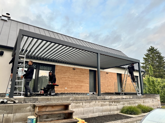 Bioklimatická pergola při večerním osvětlení – Horšovský Týn
