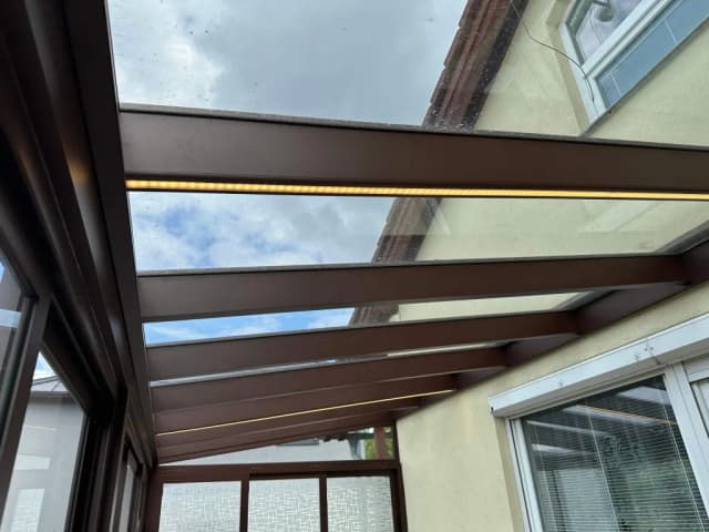 Sezónní zimní zahrada se screenovými roletami - detail 6