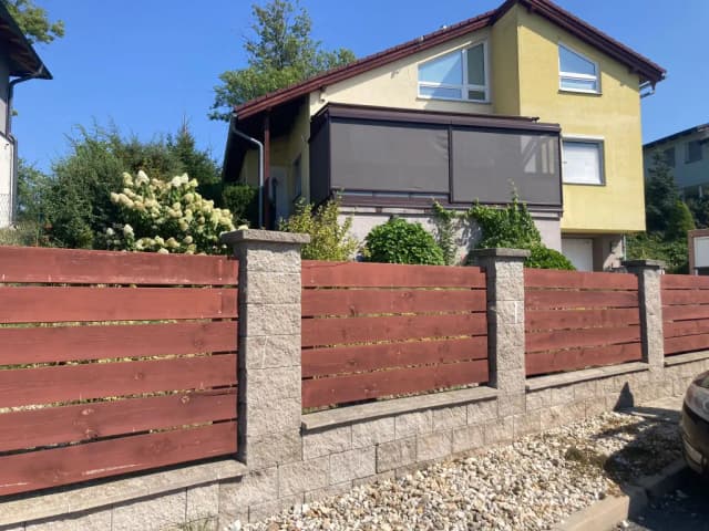 Sezónní zimní zahrada se screenovými roletami - detail 9