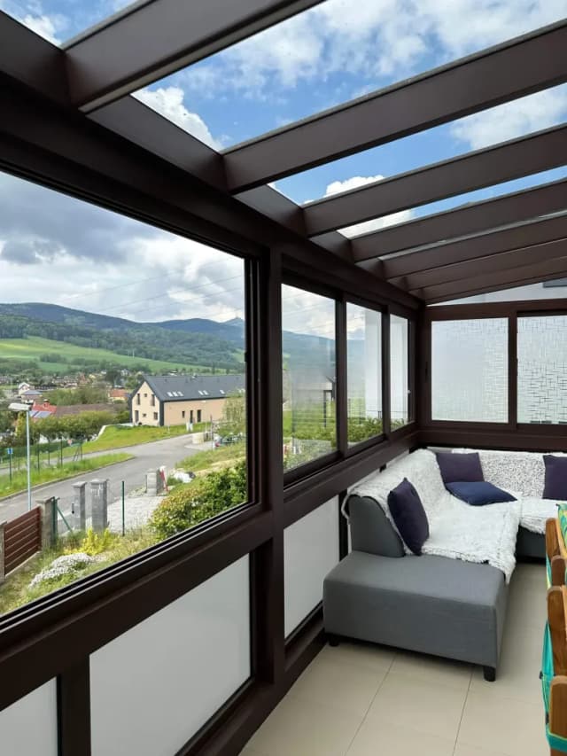 Sezónní zimní zahrada se screenovými roletami - detail 3