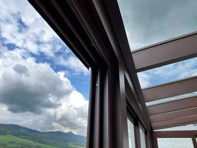 Sezónní zimní zahrada se screenovými roletami - detail 4