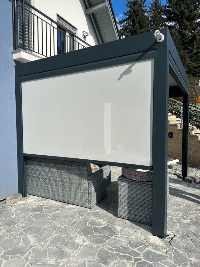 Realizace pergoly se screenovými roletami – 1
