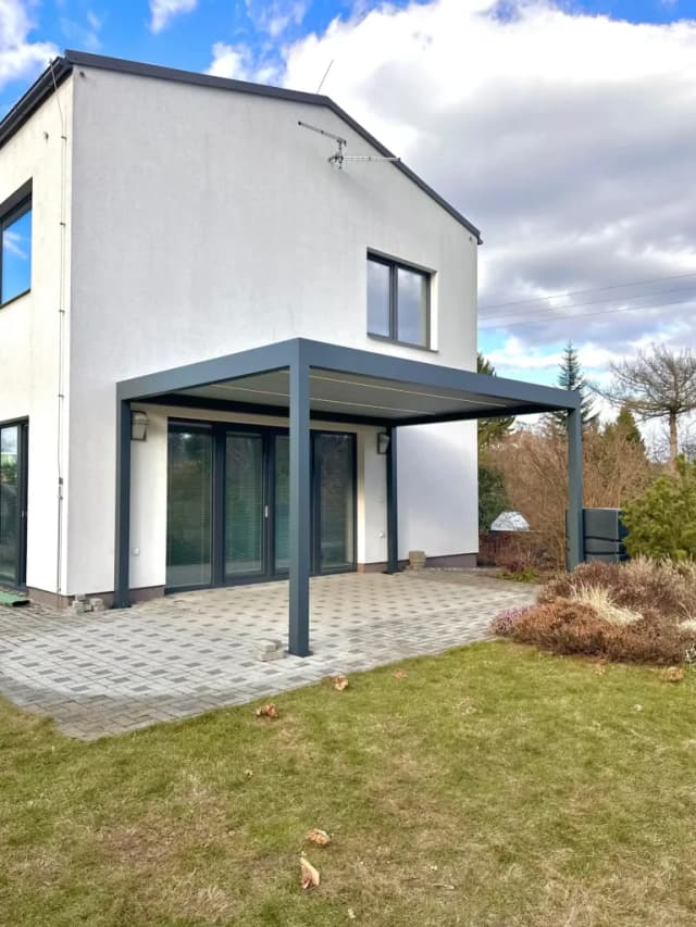 Realizace bioklimatické pergoly – pohled 1