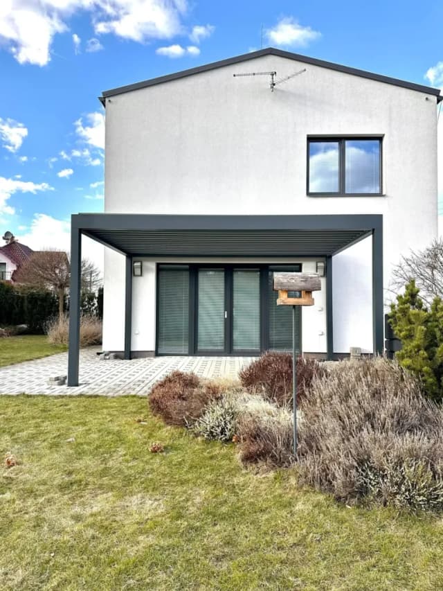 Realizace bioklimatické pergoly – pohled 2