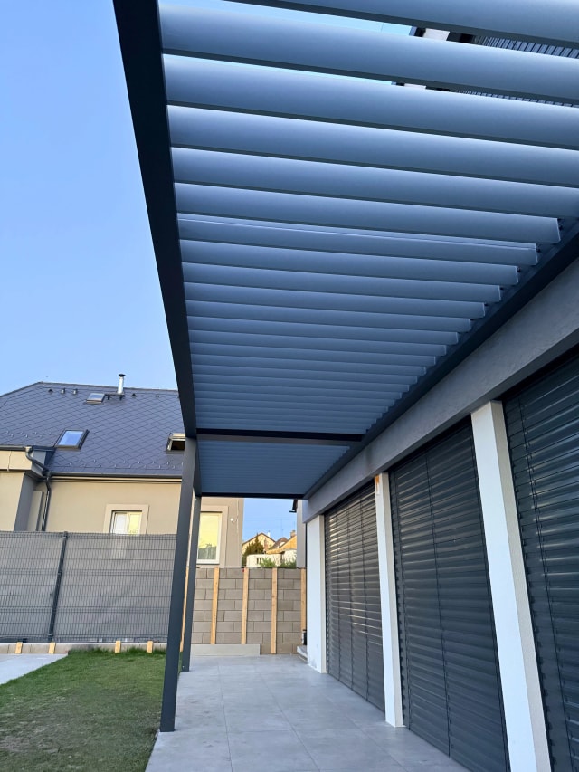 Bioklimatická pergola v Praze – fotografie realizace 2