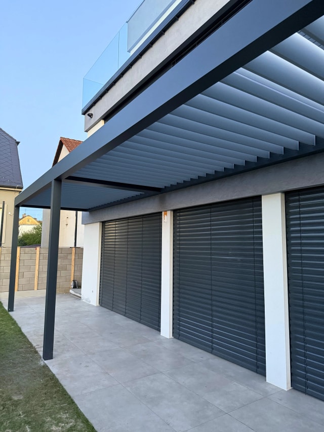 Bioklimatická pergola v Praze – fotografie realizace 3