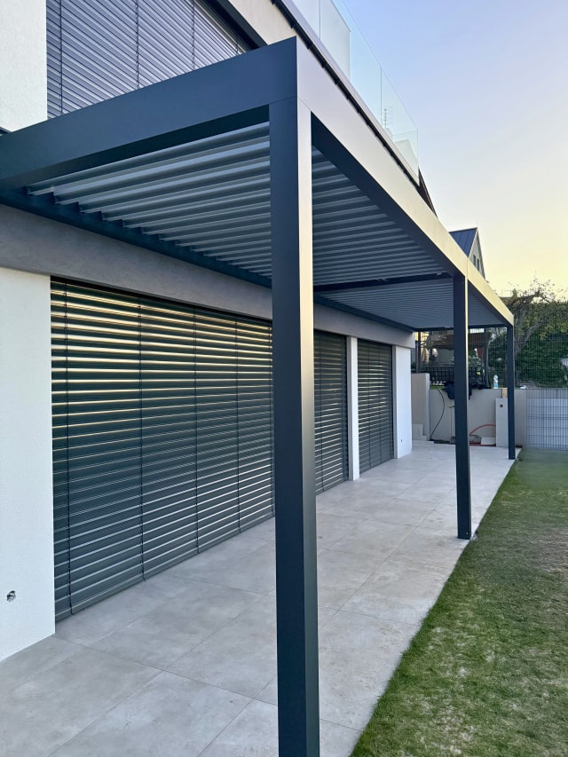 Bioklimatická pergola v Praze – fotografie realizace 4