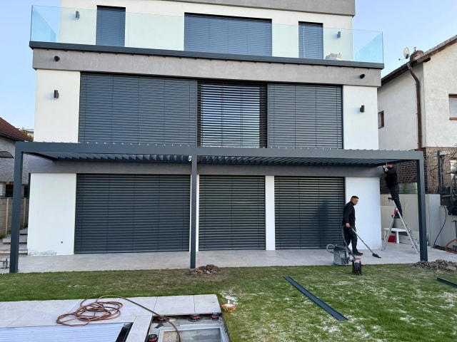 Bioklimatická pergola v Praze – fotografie realizace 5