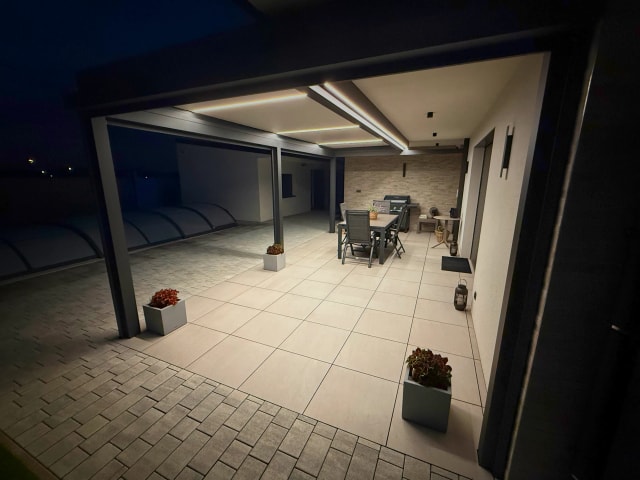 Bioklimatická pergola u rodinného domu v Klatovech
