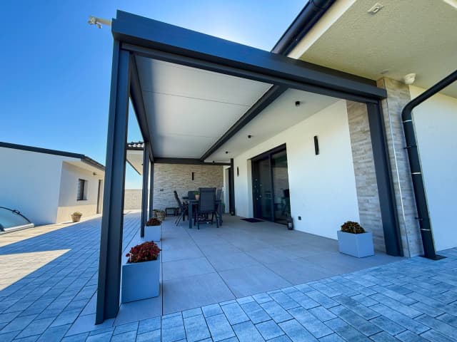 Bioklimatická pergola v Klatovech – detail terasy 2
