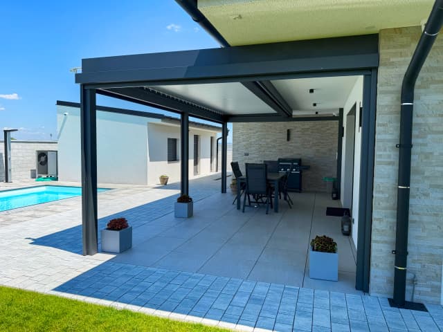 Bioklimatická pergola v Klatovech – terasa pod pergolou 2