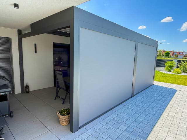 Bioklimatická pergola v Klatovech – detail screenové rolety