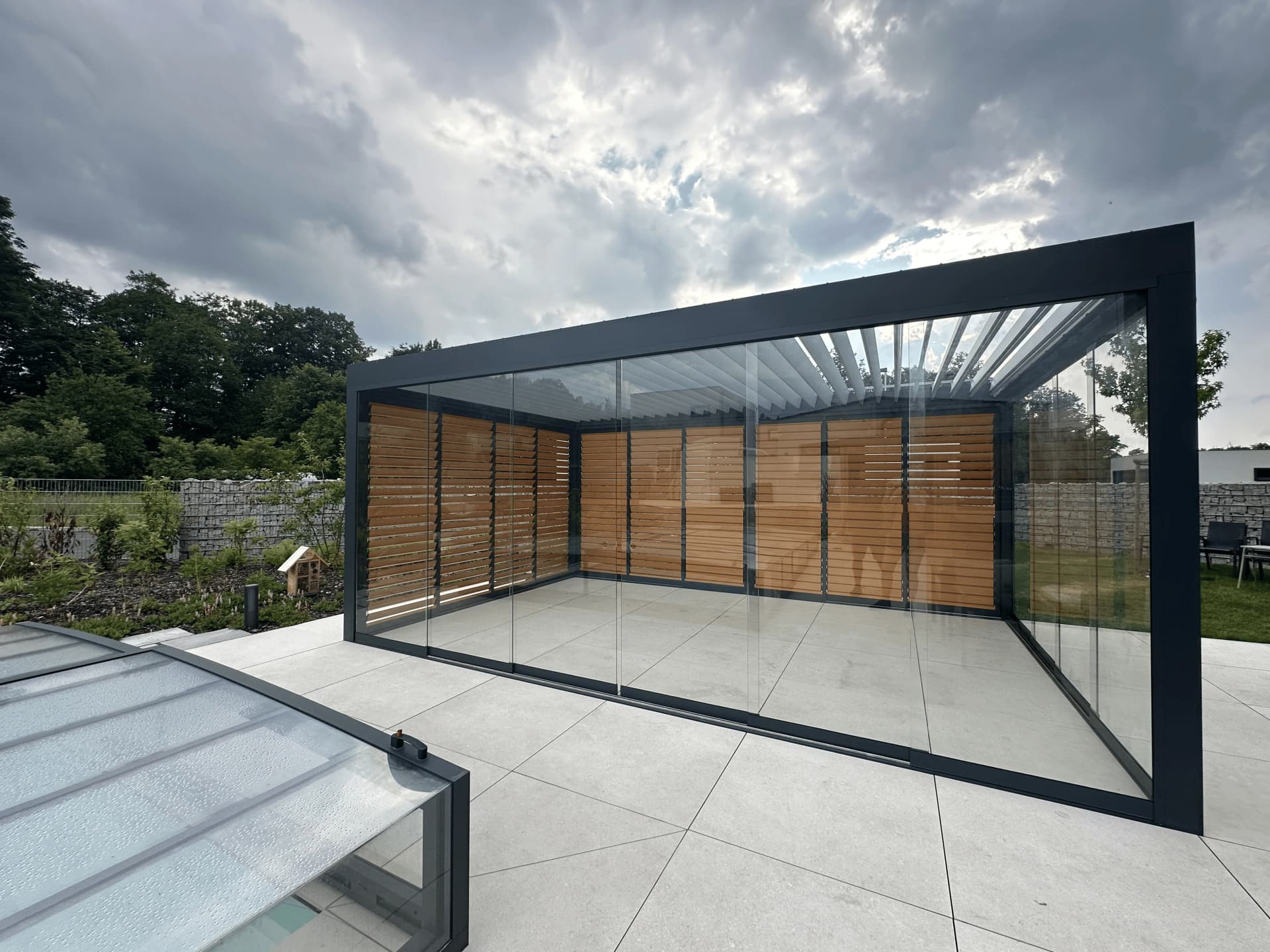 Samonosná bioklimatická pergola