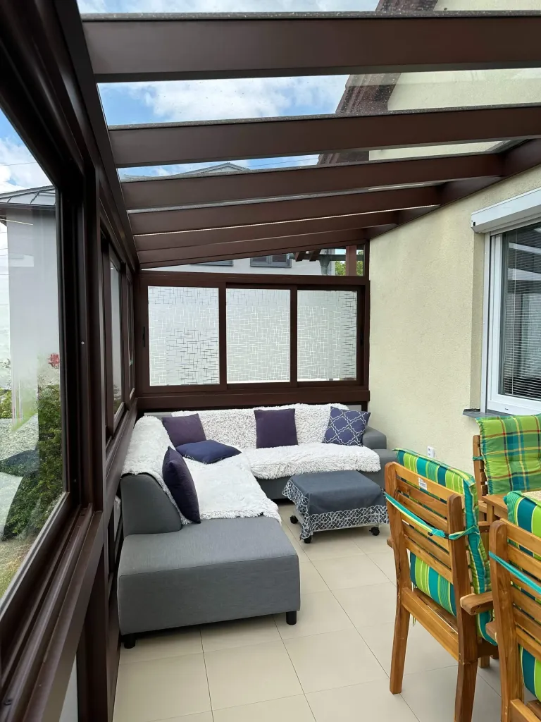 Sezónní zimní zahrada se screenovými roletami - detail 7