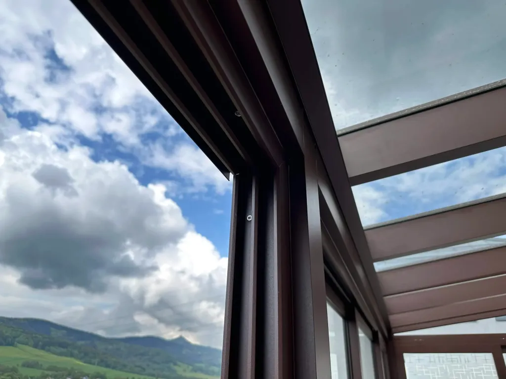 Sezónní zimní zahrada se screenovými roletami - detail 4