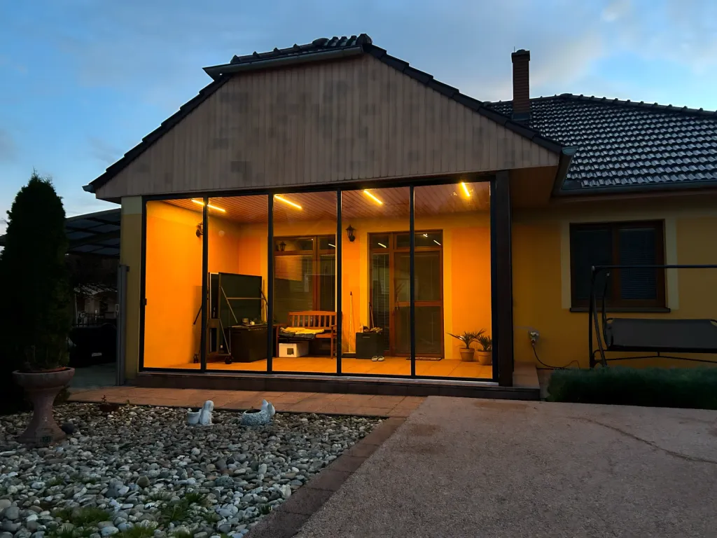 Posuvné hliníkové zasklení verandy - pohled 3