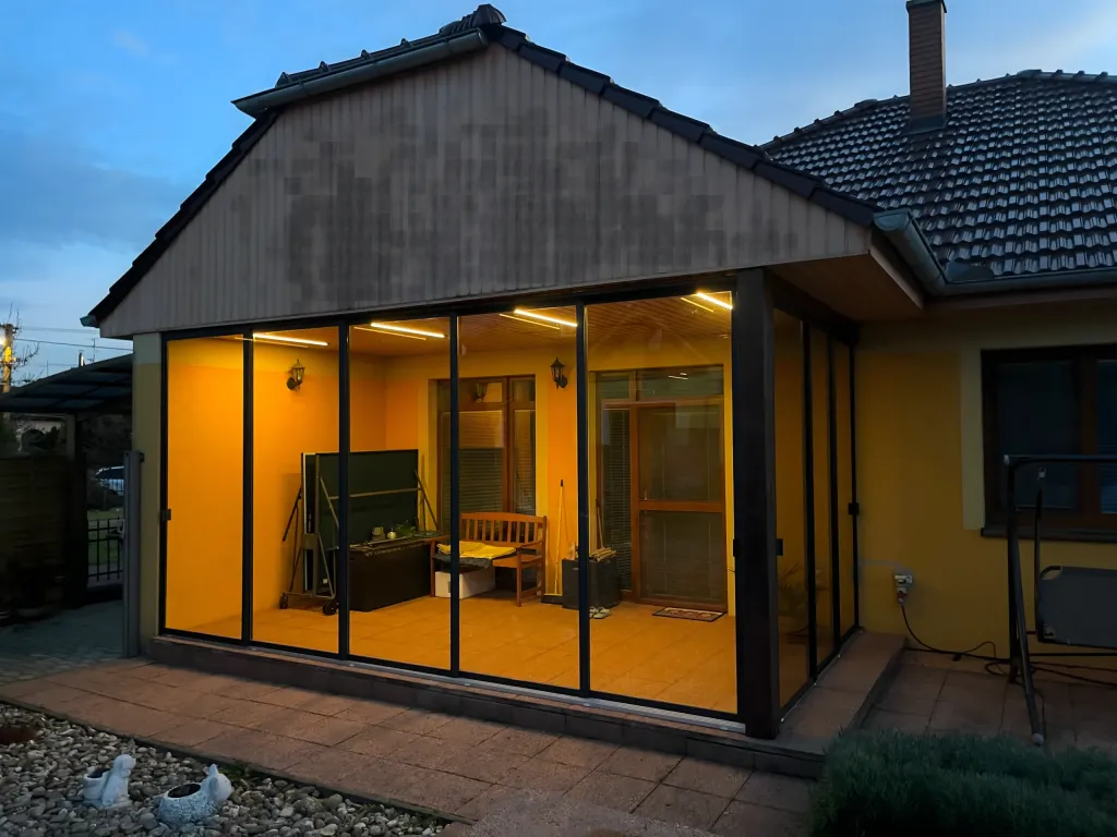 Posuvné hliníkové zasklení verandy - detail 1